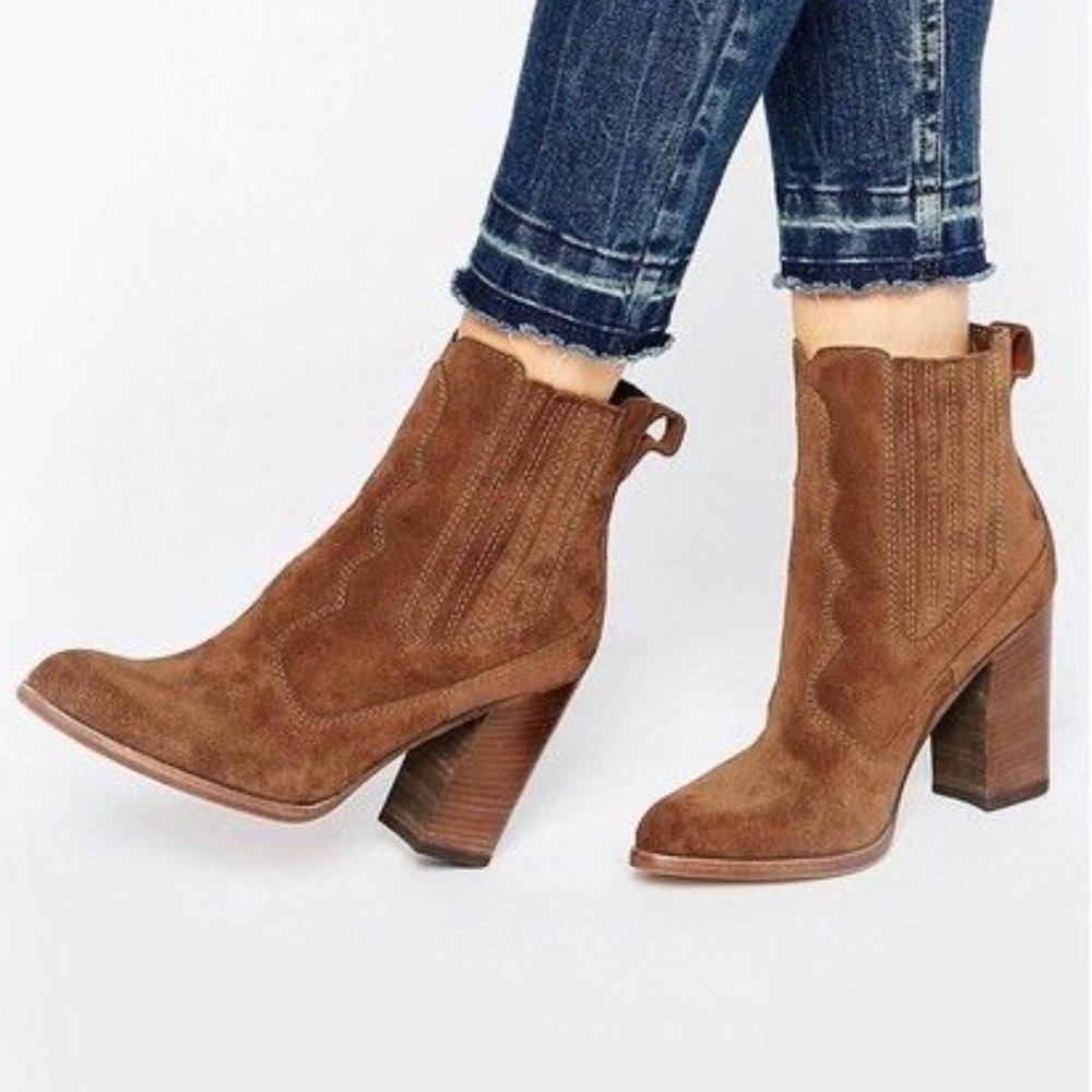 DOLCE VITA CONWAY SUEDE STACK HEELED BOOTS - Size 8.5